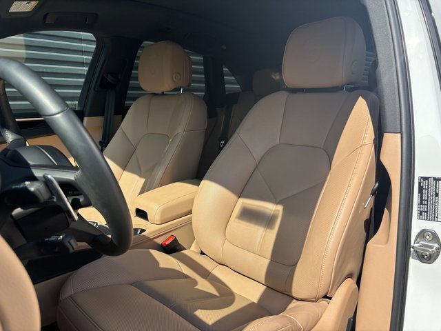 Certified 2025 Porsche Macan image 5