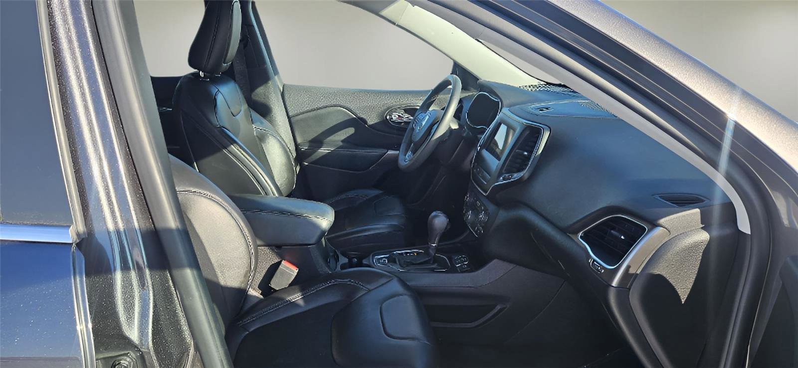 Used 2020 Jeep Cherokee Latitude Plus image 17