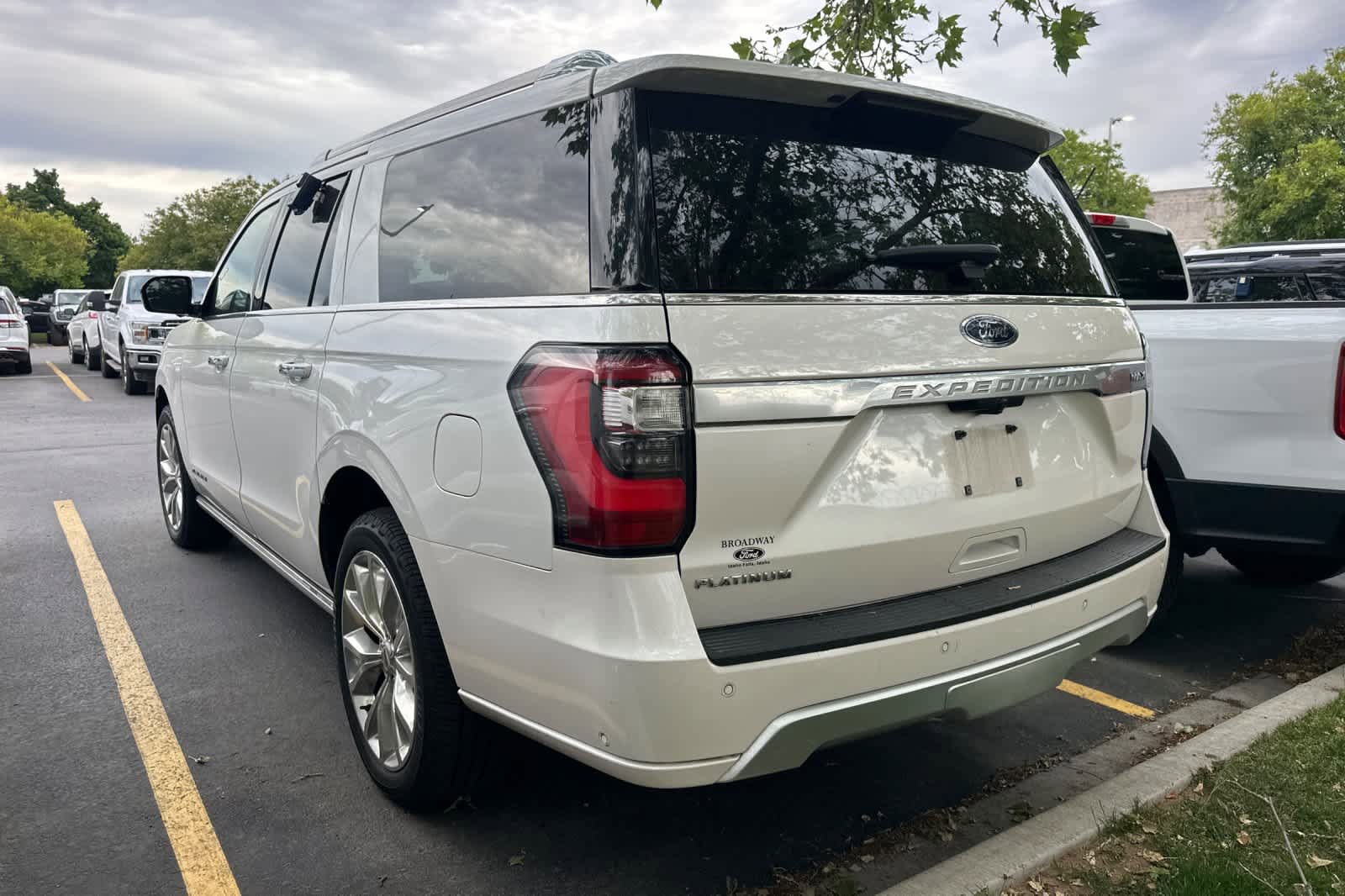 Used 2019 Ford Expedition Max Platinum AWD/4WD image 6