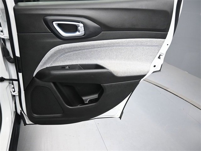 Used 2024 Jeep Compass Latitude image 25