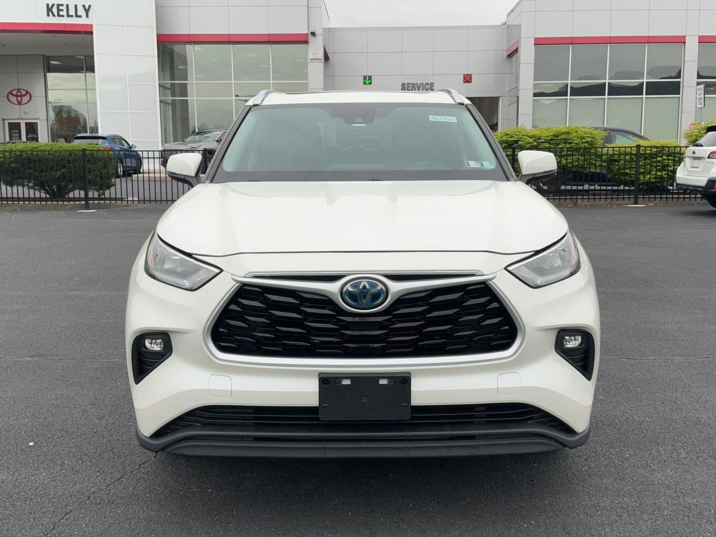 Used 2020 Toyota Highlander XLE AWD/4WD image 2