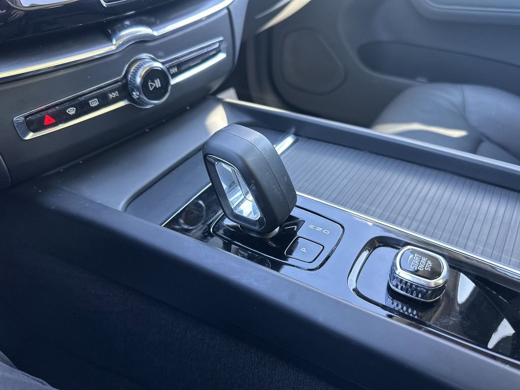 Used 2025 Volvo XC60 B5 Core image 20