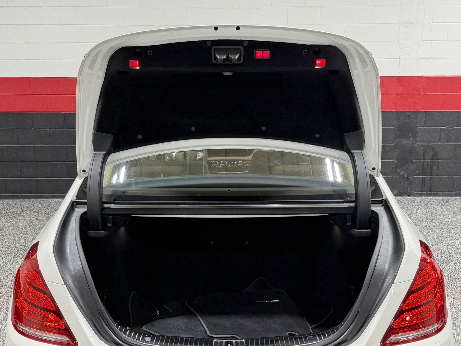 Used 2015 Mercedes-Benz S 63 AMG 4MATIC Sedan w/ Driver Assistance Package image 31