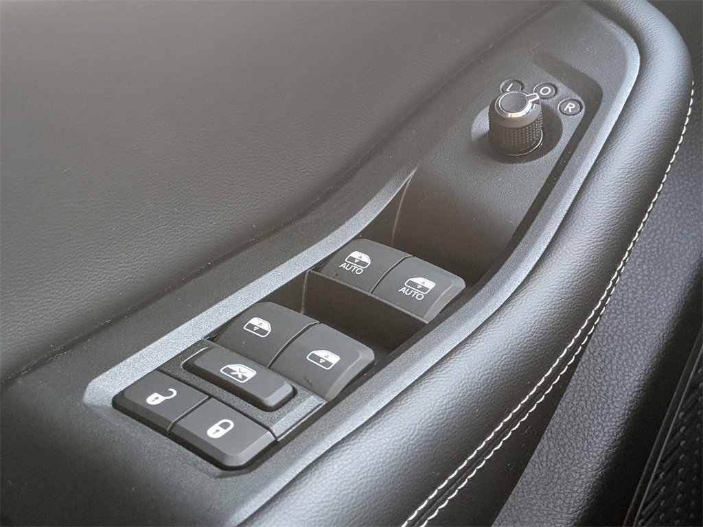 New 2025 Jeep Grand Cherokee Laredo X w/ Trailer Tow Package image 21