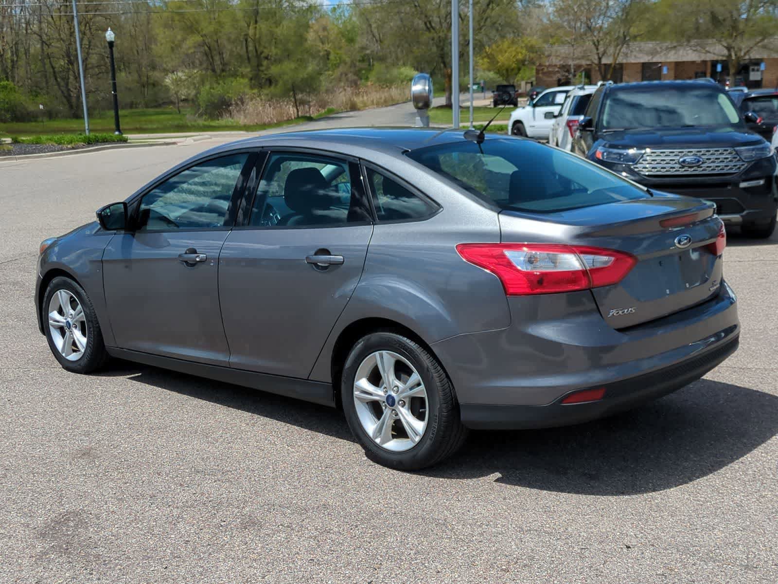 Used 2014 Ford Focus SE w/ SE Winter Package FWD image 6