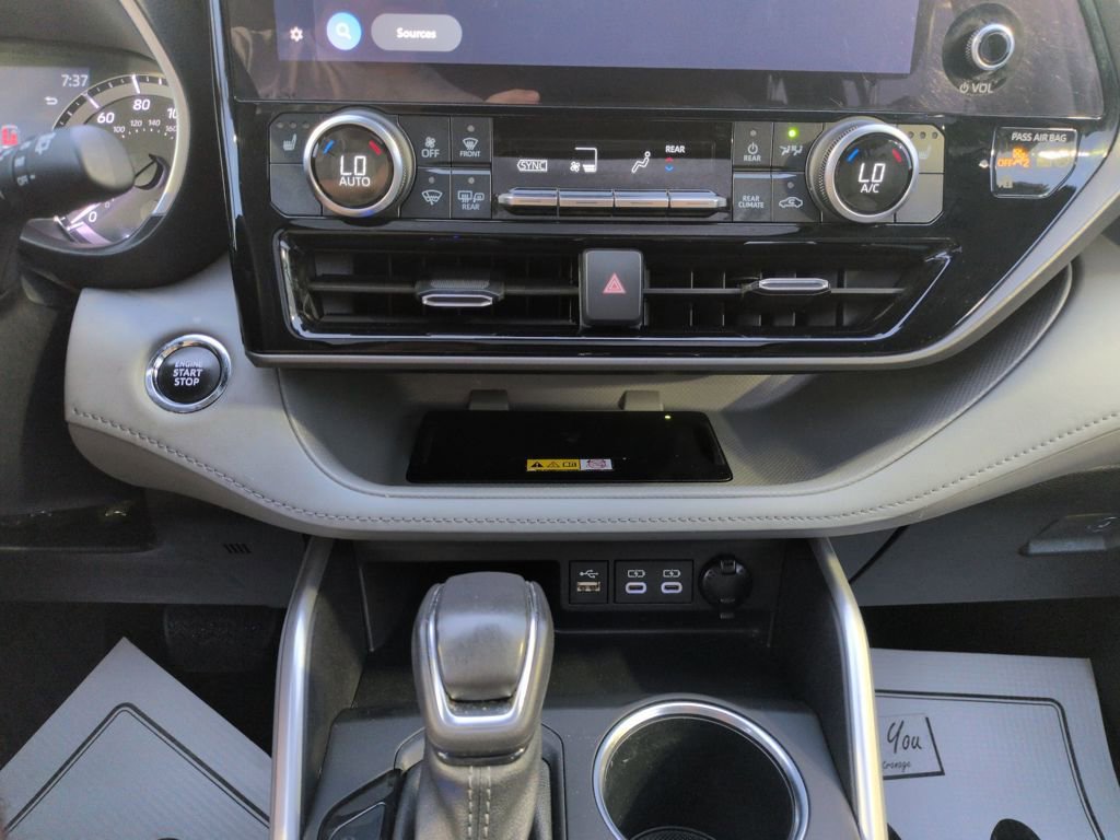 Used 2023 Toyota Highlander XLE image 18