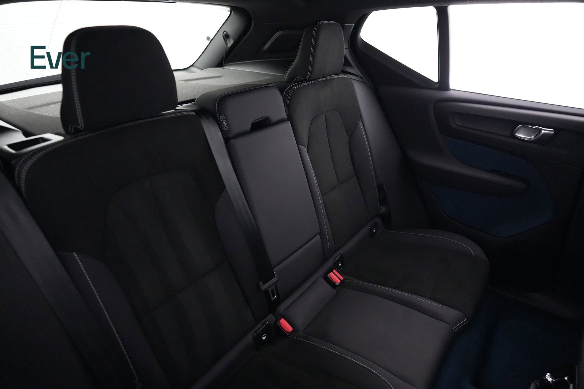 Used 2023 Volvo XC40 Recharge Plus w/ Protection Package Premier image 5