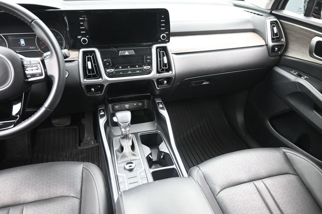 Used 2023 Kia Sorento S w/ Panoramic Sunroof Package AWD/4WD image 16