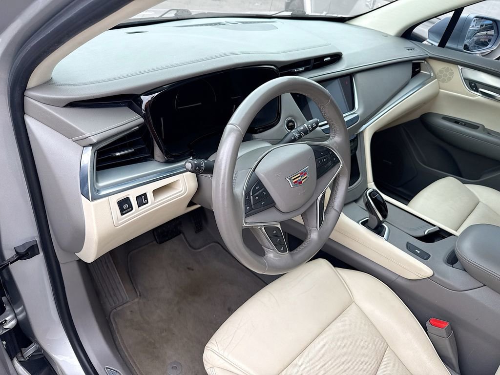 Used 2018 Cadillac XT5 Luxury w/ Driver Awareness Package FWD image 10