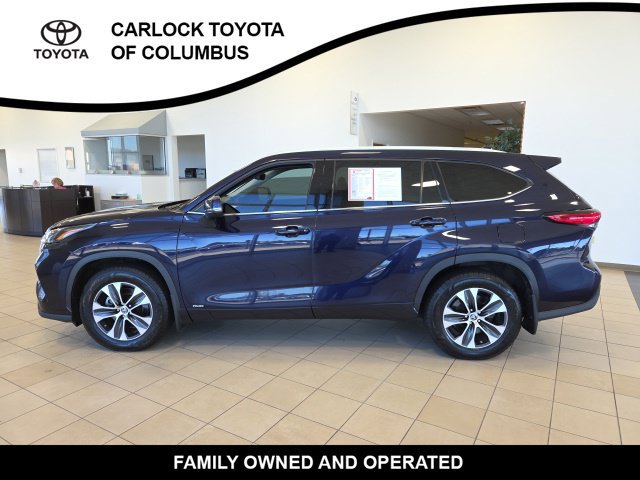 Used 2022 Toyota Highlander XLE AWD/4WD image 1