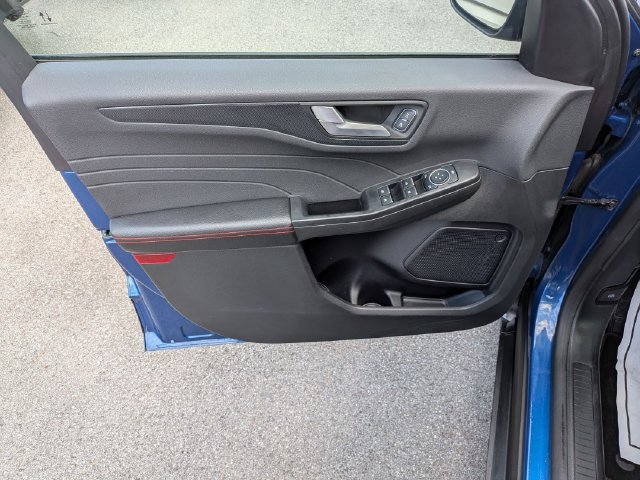 Certified 2023 Ford Escape ST-Line AWD/4WD image 6