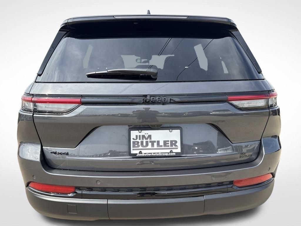 Used 2023 Jeep Grand Cherokee Altitude image 6