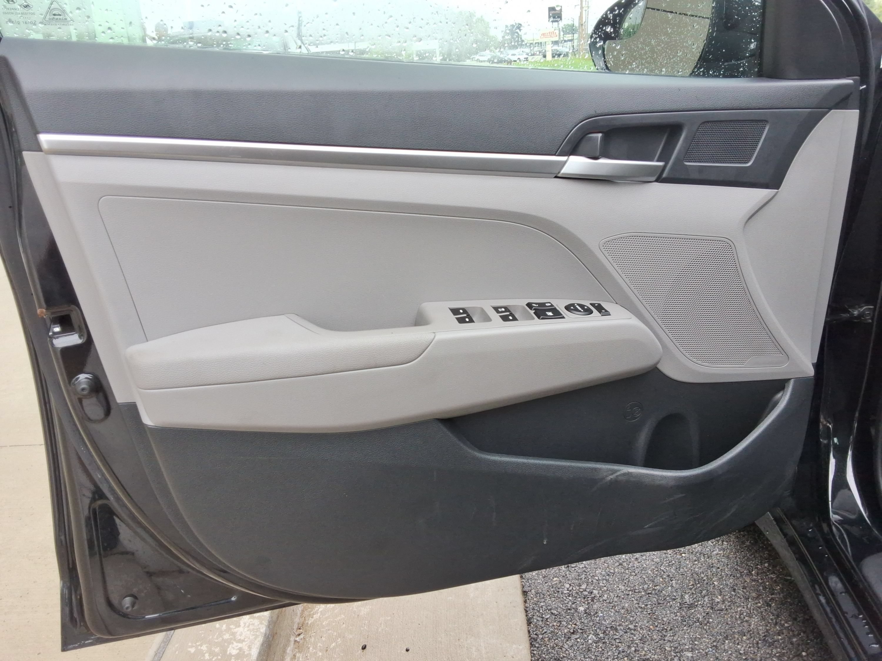 Used 2020 Hyundai Elantra SE FWD image 22