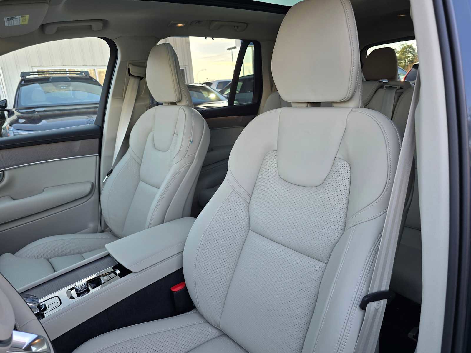 New 2026 Volvo XC90 B6 Ultra w/ Protection Package image 21