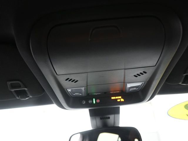 Used 2022 Chevrolet Equinox RS w/ RS Leather Package image 12