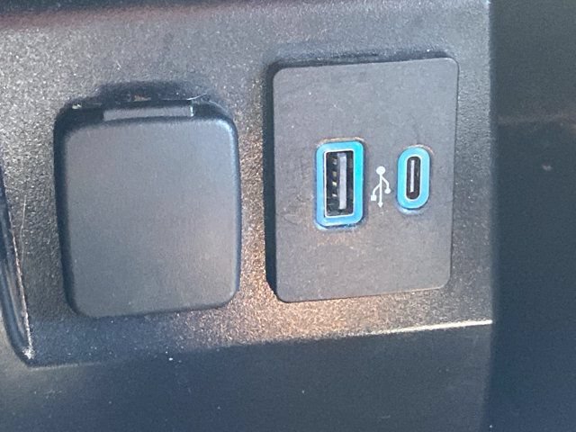Used 2023 Ford Explorer XLT AWD/4WD image 18