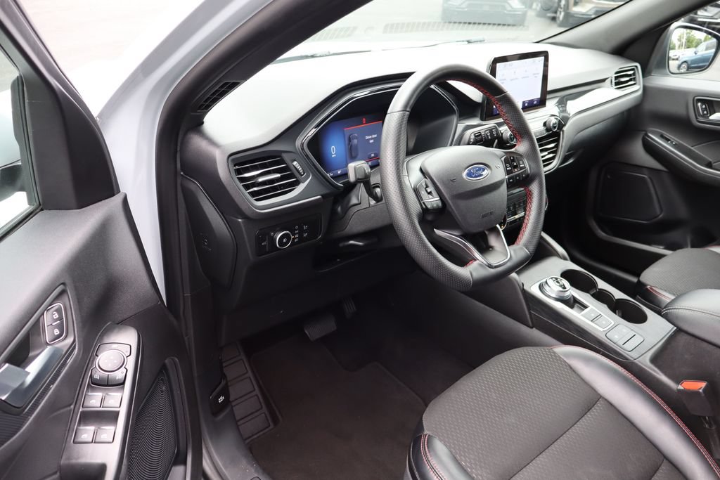 Used 2025 Ford Escape ST-Line Select AWD/4WD image 4