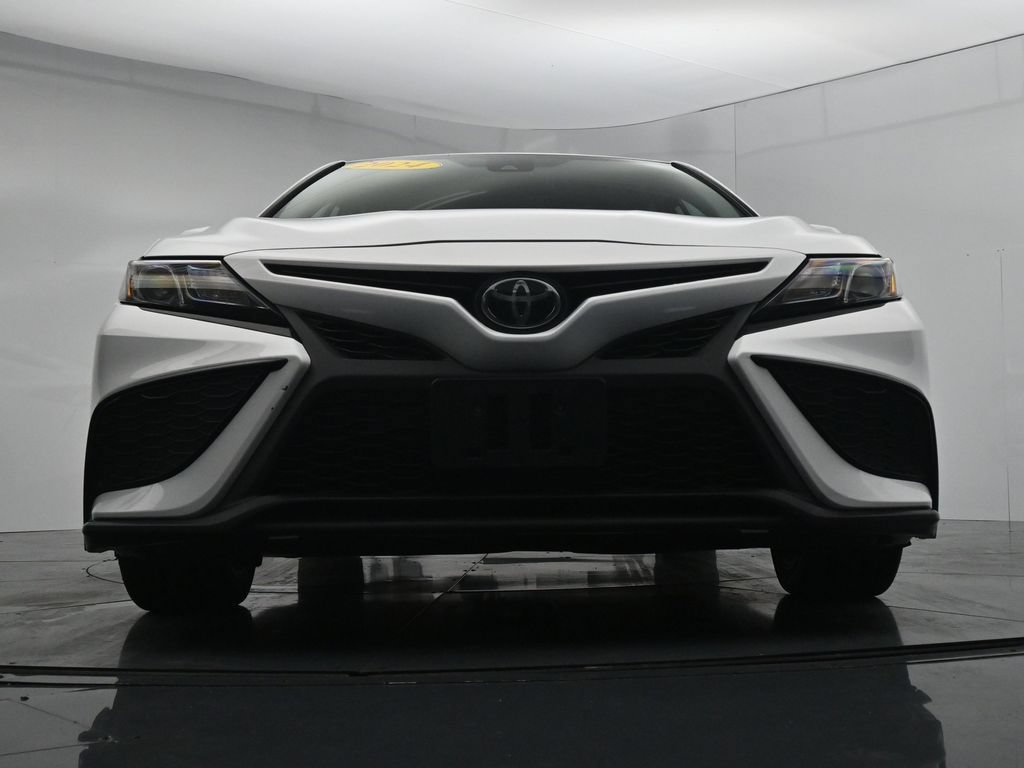 Used 2024 Toyota Camry SE w/ Cold Weather Package FWD image 33