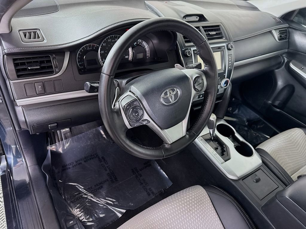 Used 2014 Toyota Camry SE FWD image 16