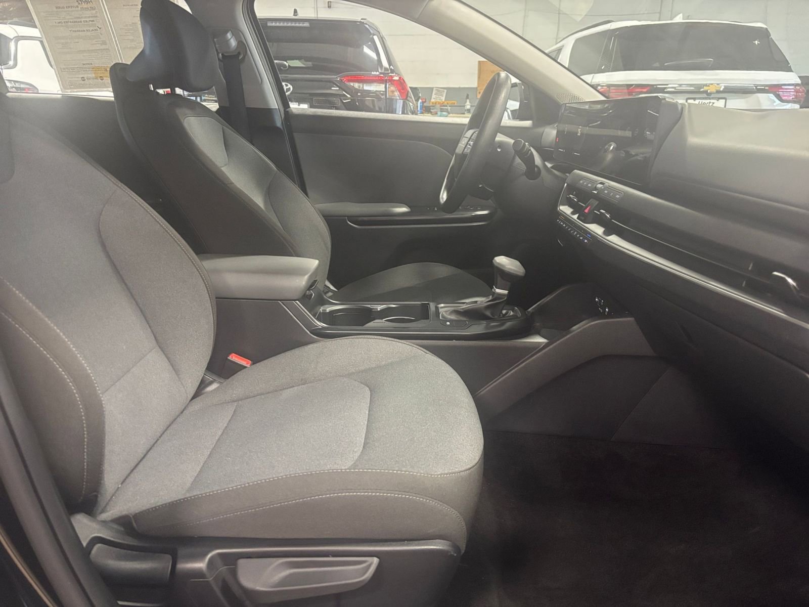 Used 2025 Kia K4 LXS image 27