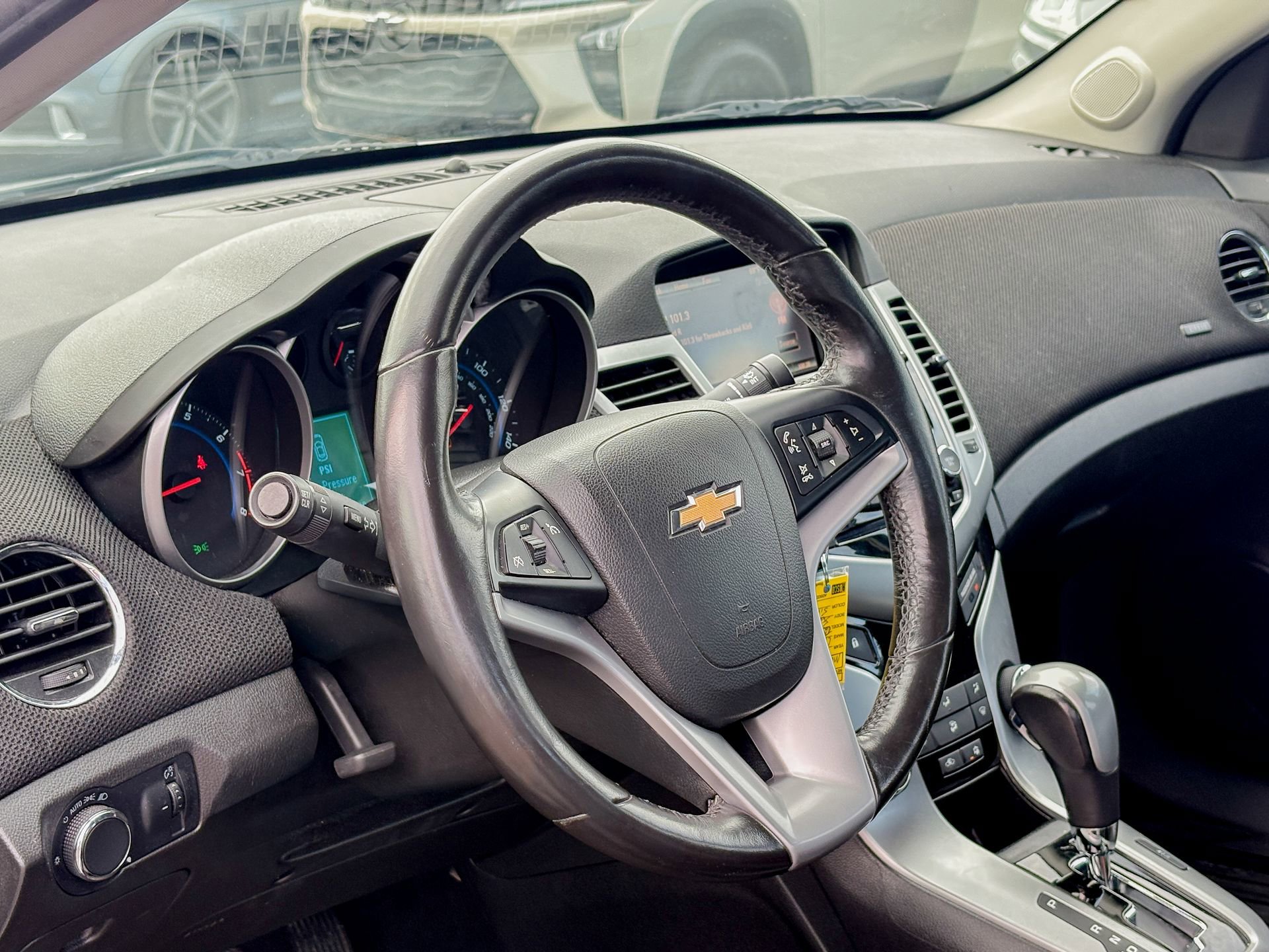 Used 2014 Chevrolet Cruze LT image 2