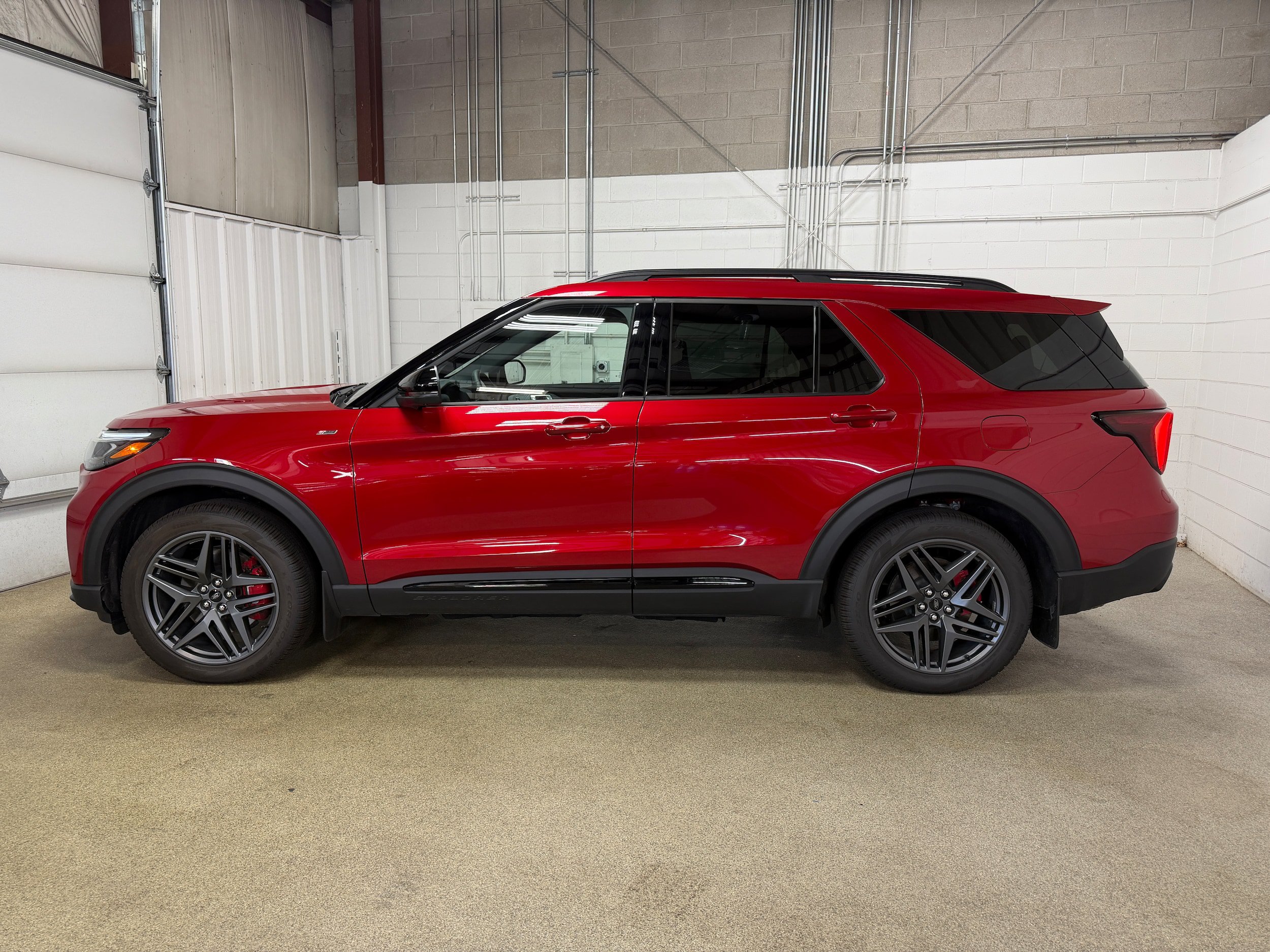 New 2026 Ford Explorer ST-Line w/ ST-Line Street Pack AWD/4WD image 6