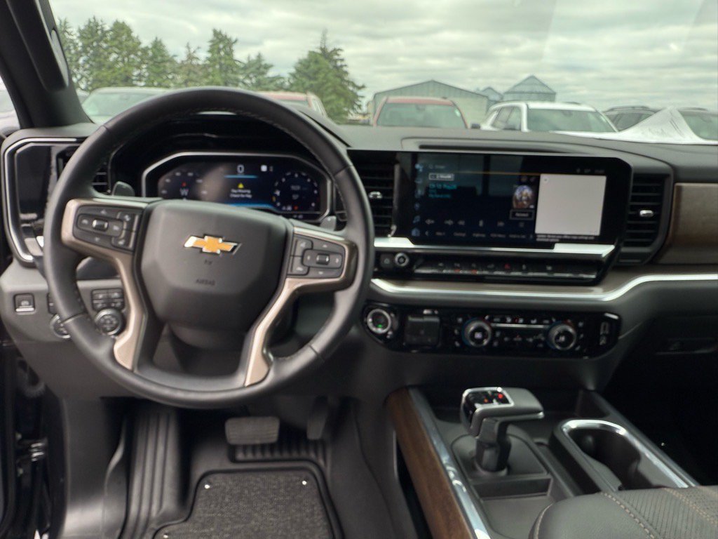Used 2023 Chevrolet Silverado 1500 High Country AWD/4WD image 16