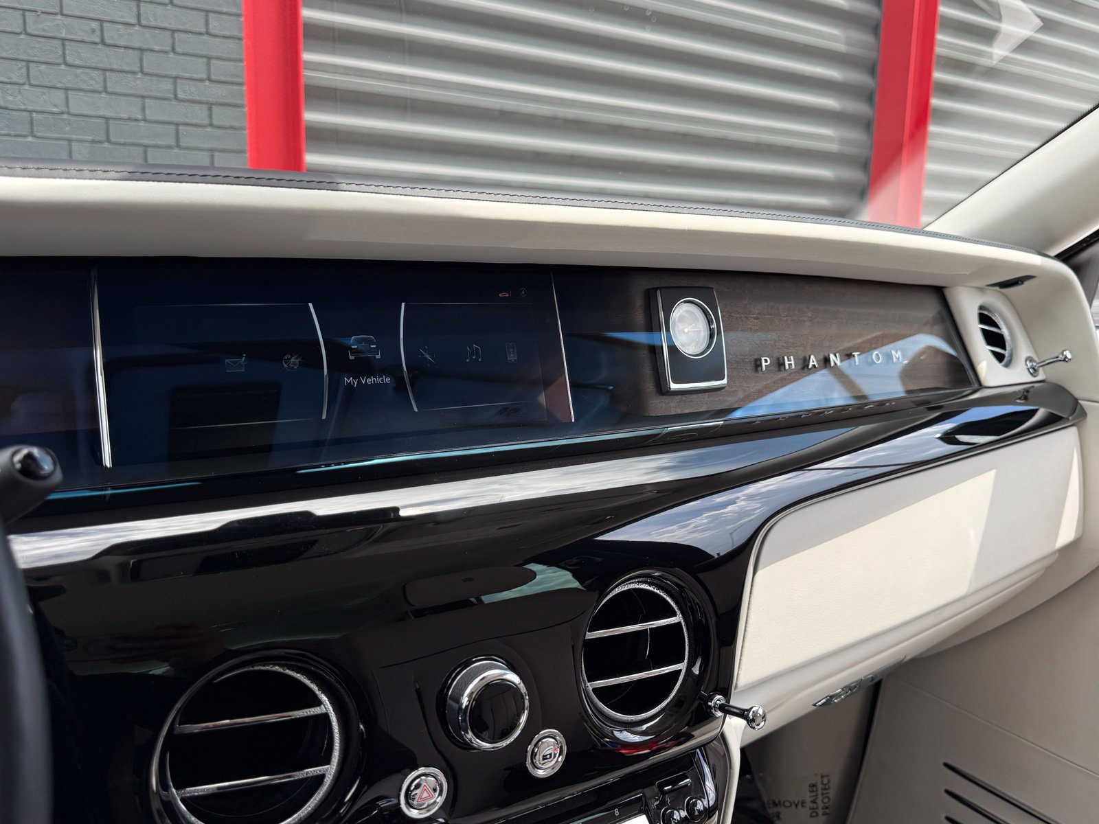 Used 2022 Rolls-Royce Phantom Sedan RWD image 57