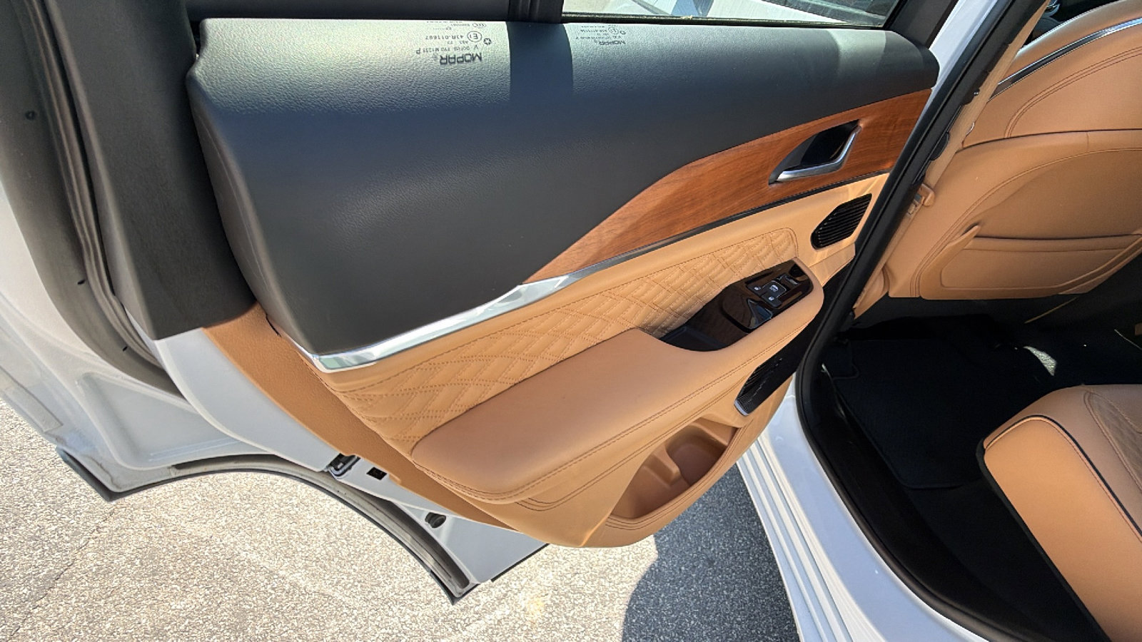 Used 2024 Jeep Grand Cherokee Summit AWD/4WD image 22