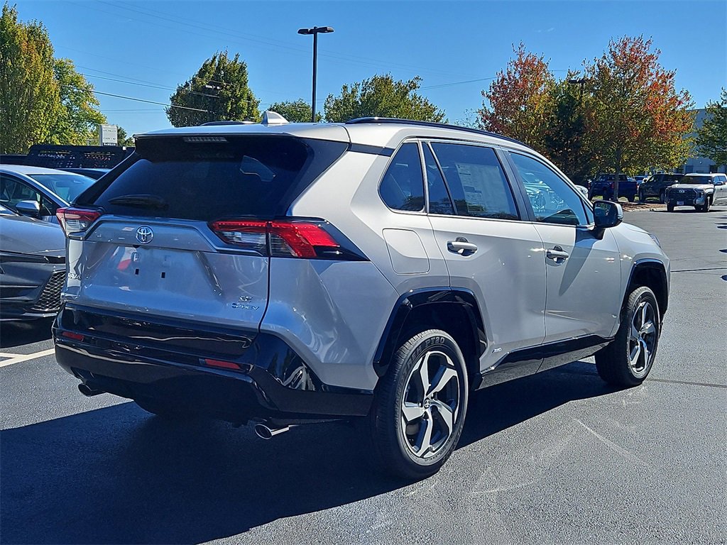 New 2025 Toyota RAV4 SE image 2