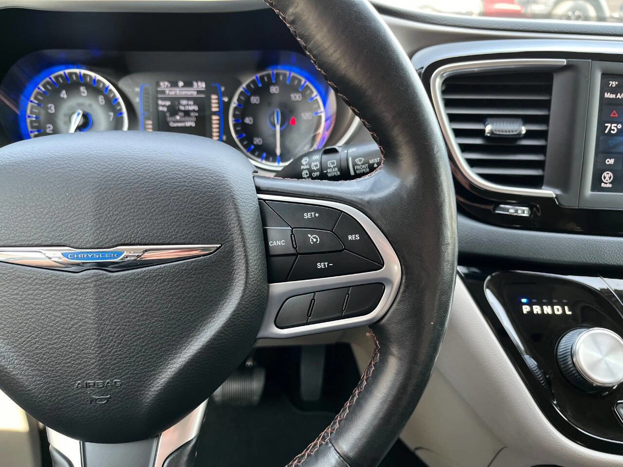 Used 2020 Chrysler Pacifica Touring-L image 23