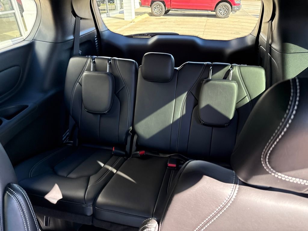New 2026 Chrysler Pacifica Select image 33