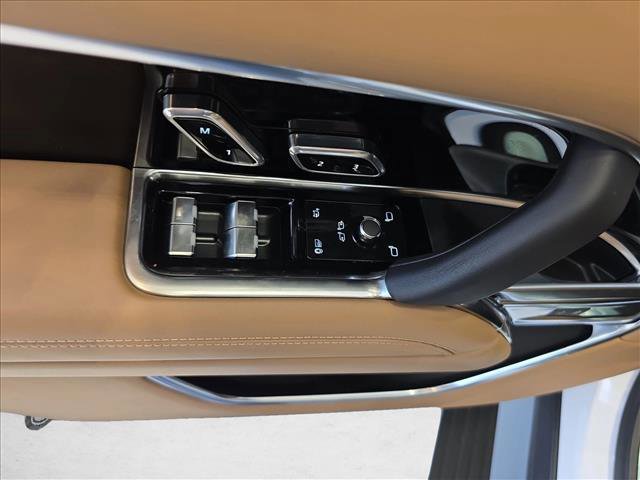 New 2025 Land Rover Range Rover SE image 25