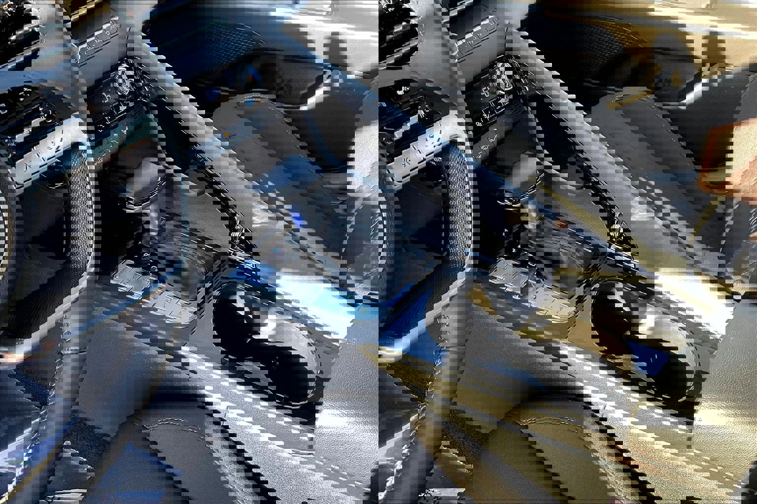 Used 2025 Hyundai Elantra SEL image 19