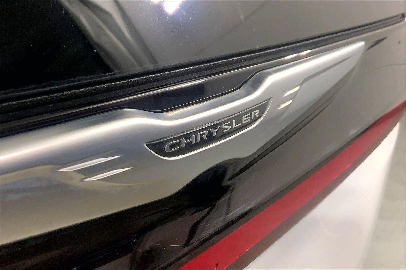 Used 2023 Chrysler Pacifica Pinnacle FWD image 31