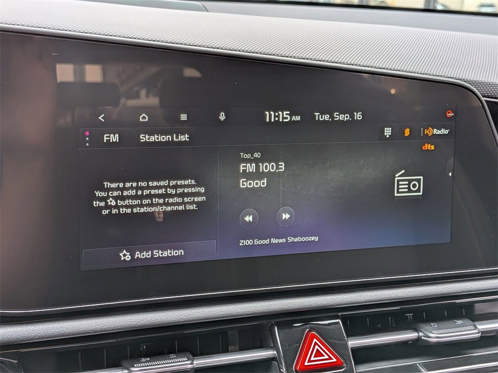 Used 2024 Kia Niro SX Touring image 19