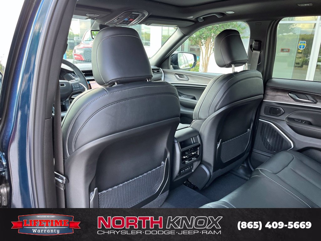New 2027 Jeep Grand Cherokee Limited AWD/4WD image 16