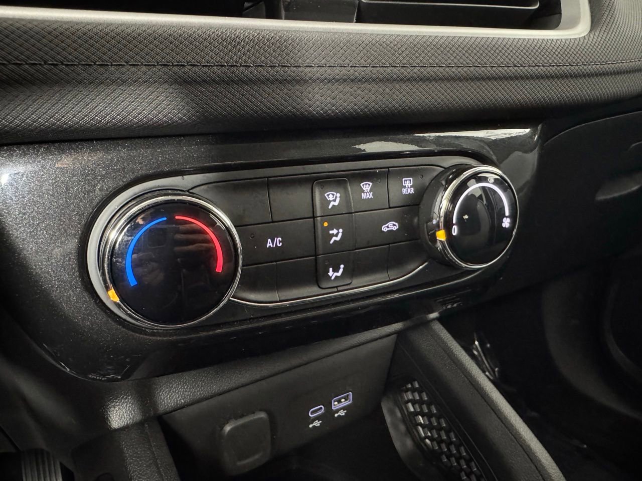 Used 2025 Chevrolet TrailBlazer LT AWD/4WD image 26