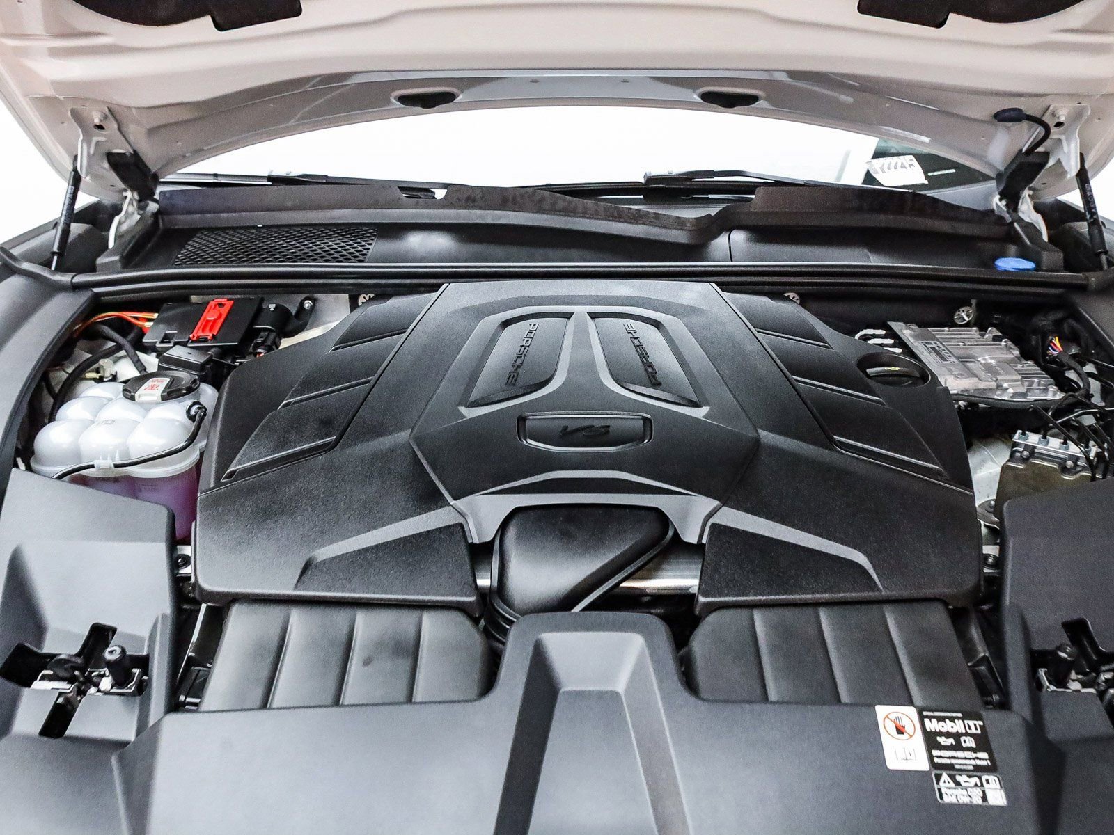 Certified 2025 Porsche Cayenne image 31