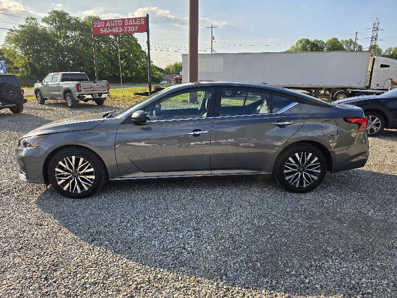 Used 2025 Nissan Altima 2.5 SV FWD image 3