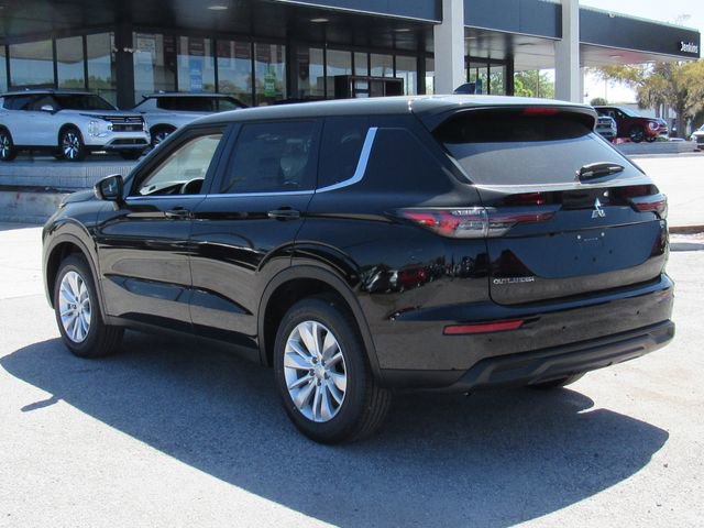 New 2026 Mitsubishi Outlander ES image 6