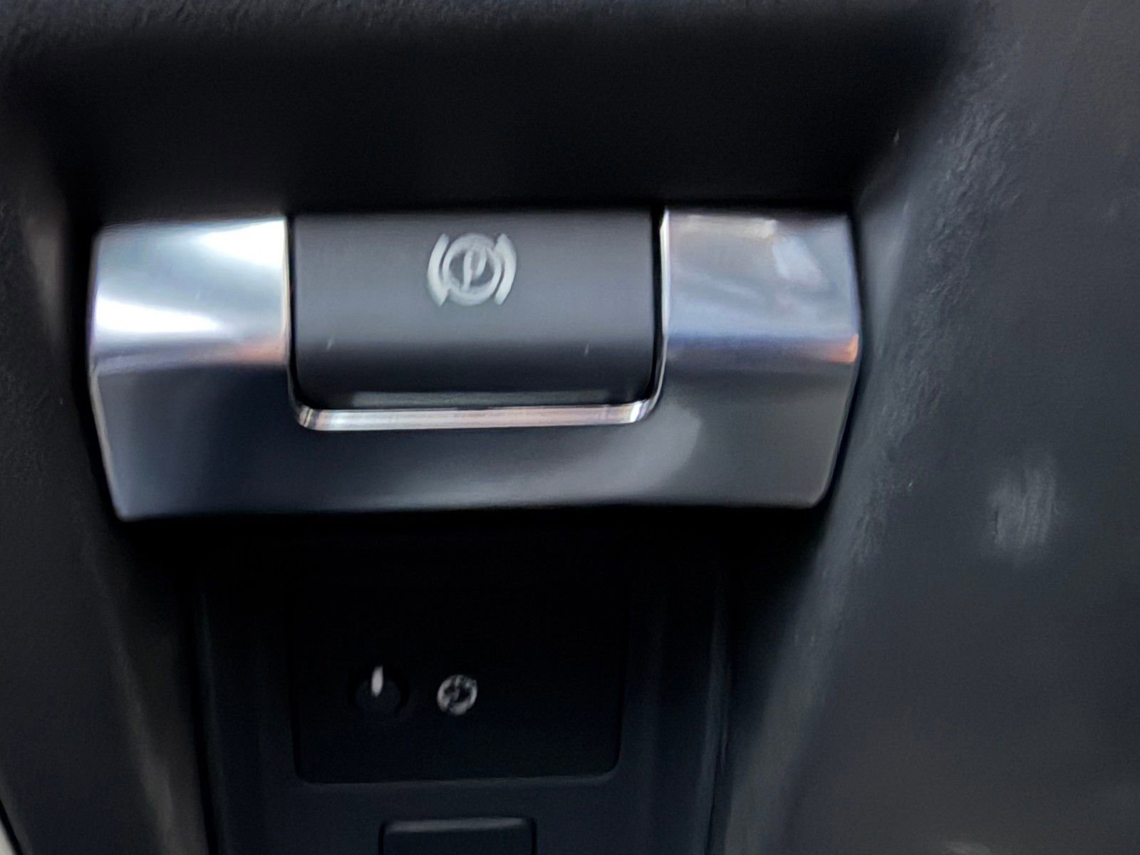 Used 2023 Land Rover Defender 130 S image 21