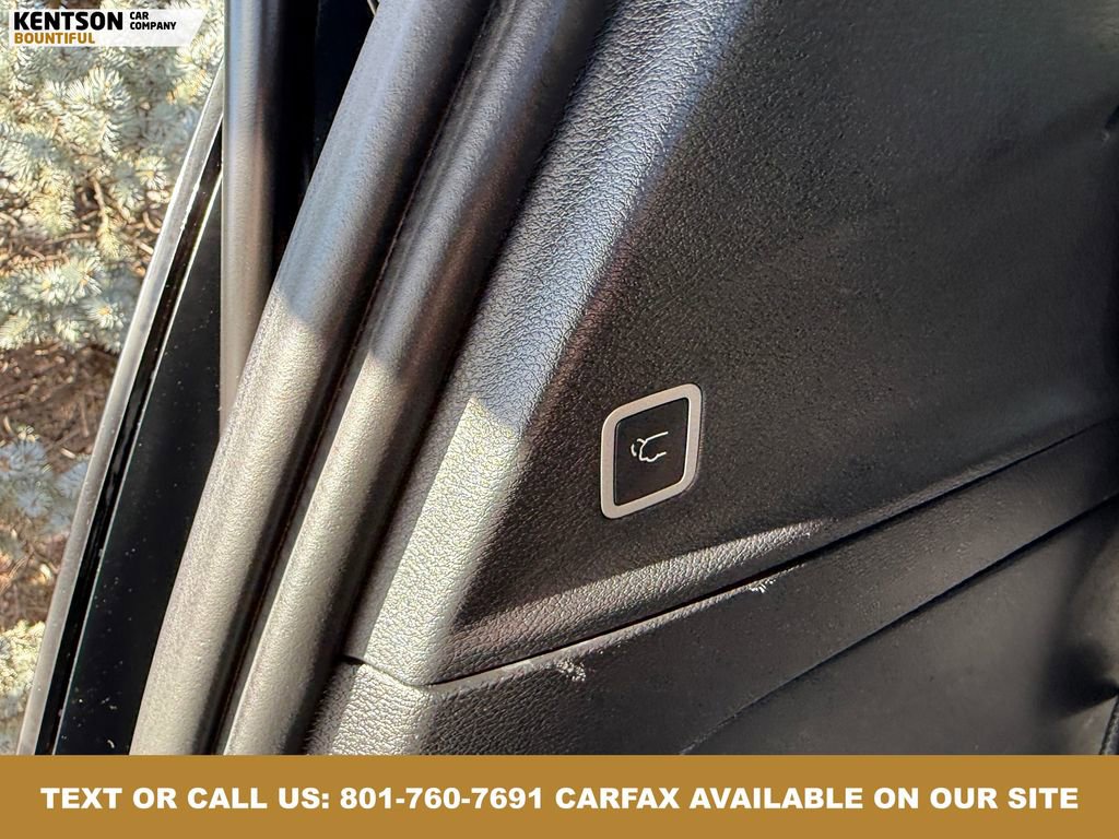 Used 2025 Chrysler Pacifica Limited image 35