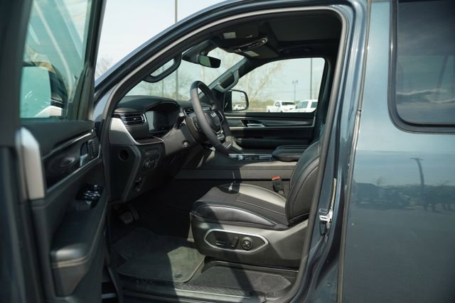 Used 2024 Jeep Wagoneer 4WD w/ Premium Group I image 14