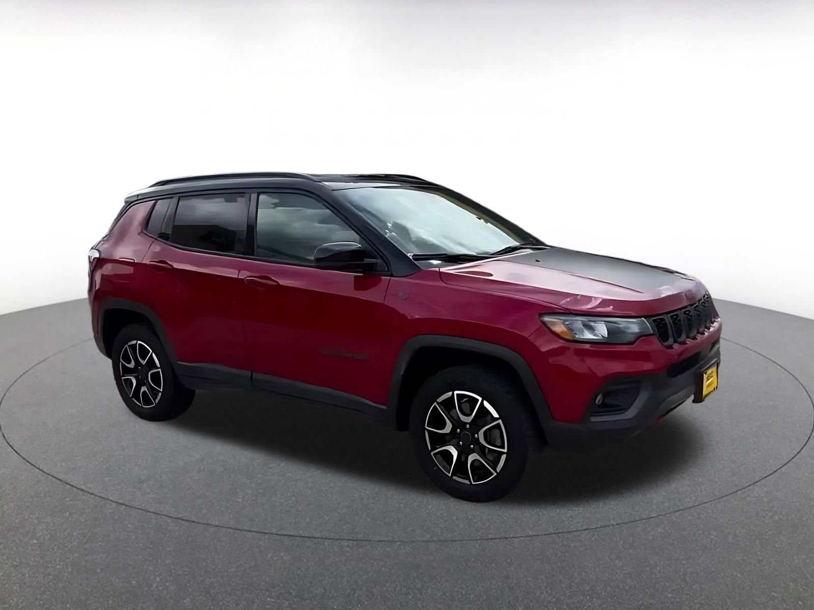 Used 2025 Jeep Compass Trailhawk AWD/4WD image 2