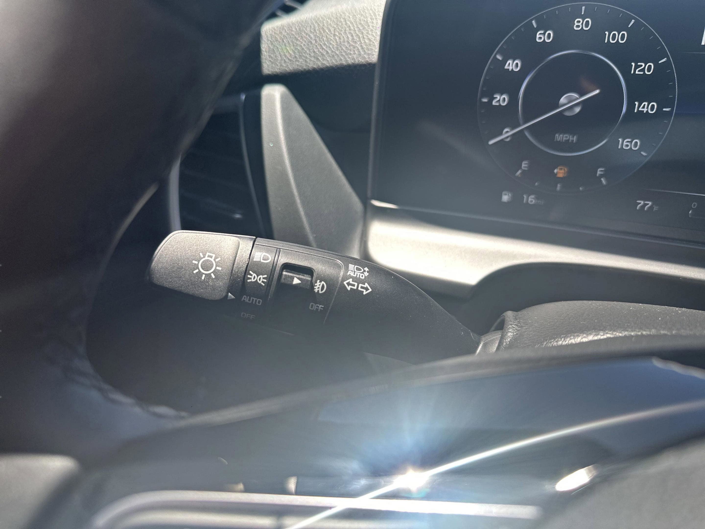 Used 2025 Kia Seltos EX w/ EX Sunroof Package image 18