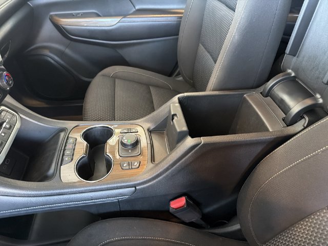 Used 2021 GMC Acadia SLE w/ Driver Convenience Package FWD image 24