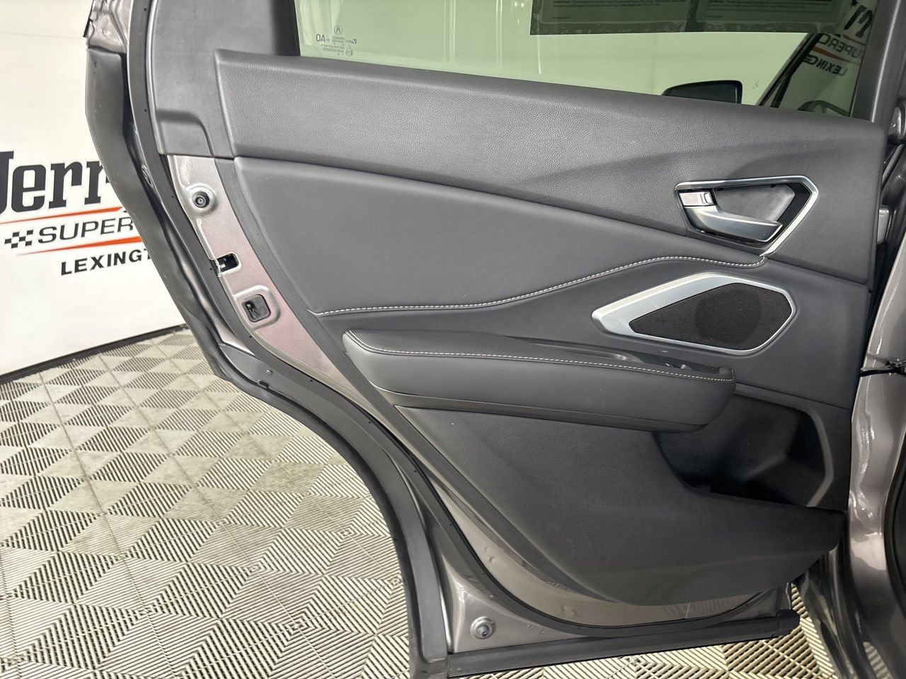 Used 2025 Acura RDX SH-AWD image 23