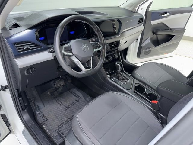 Used 2023 Volkswagen Taos SE w/ Panoramic Sunroof Package image 13