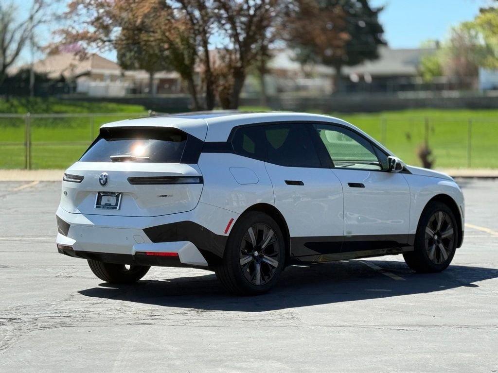 Used 2025 BMW iX xDrive50 w/ Premium Package image 5